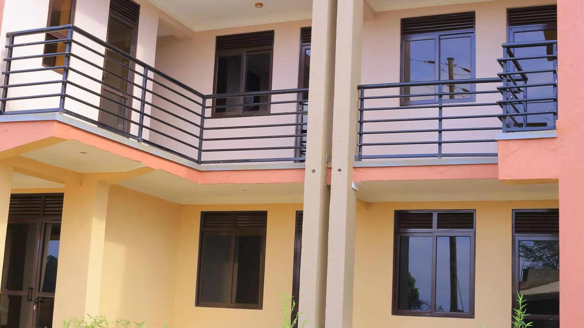 Golden Suites Hotel عنتيبي