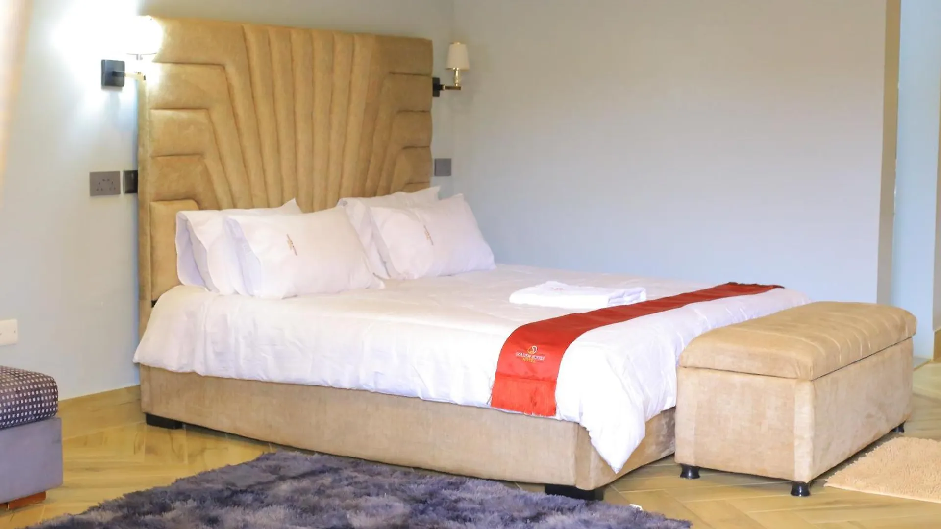 Golden Suites Hotel عنتيبي